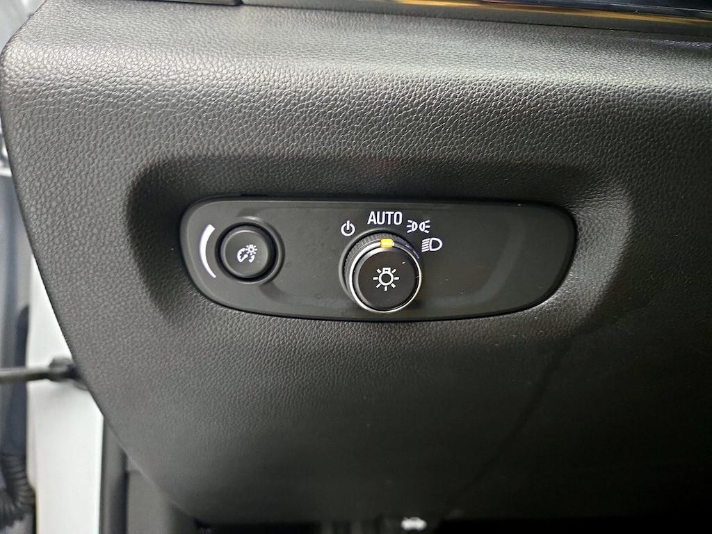 used 2023 Chevrolet Traverse car, priced at $31,998
