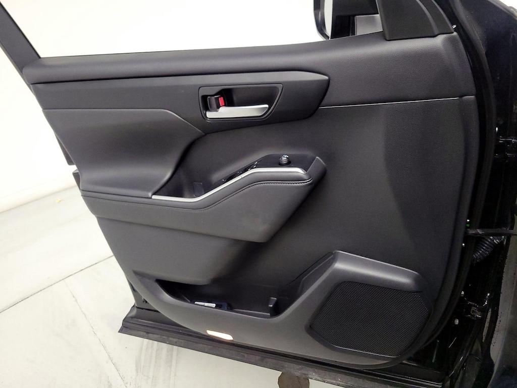 used 2023 Toyota Highlander Hybrid car, priced at $41,998