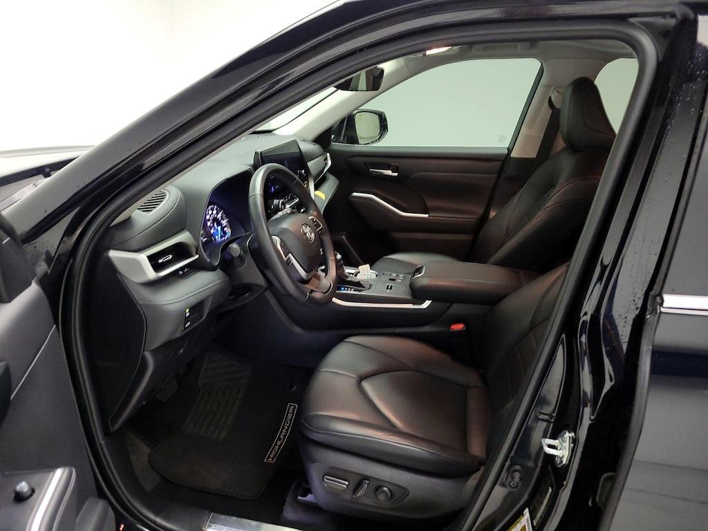 used 2023 Toyota Highlander Hybrid car, priced at $41,998