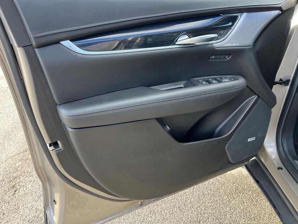 used 2023 Cadillac XT5 car, priced at $33,985