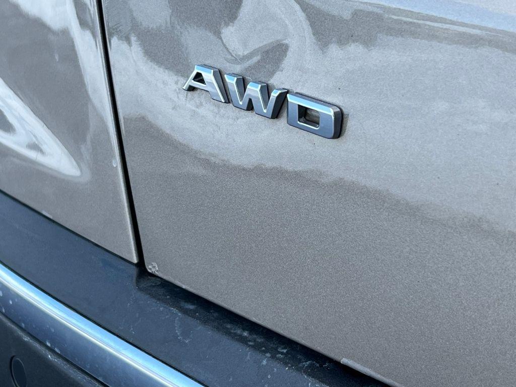 used 2023 Cadillac XT5 car, priced at $33,985