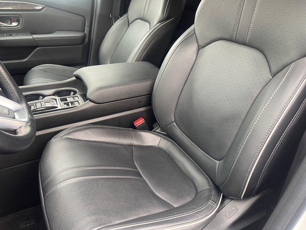 used 2025 Honda Pilot car, priced at $45,985