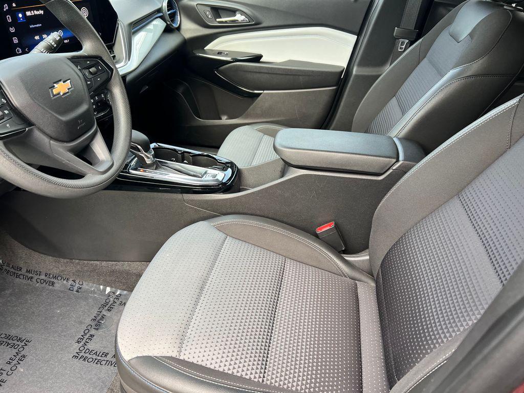 used 2025 Chevrolet Trax car, priced at $23,284