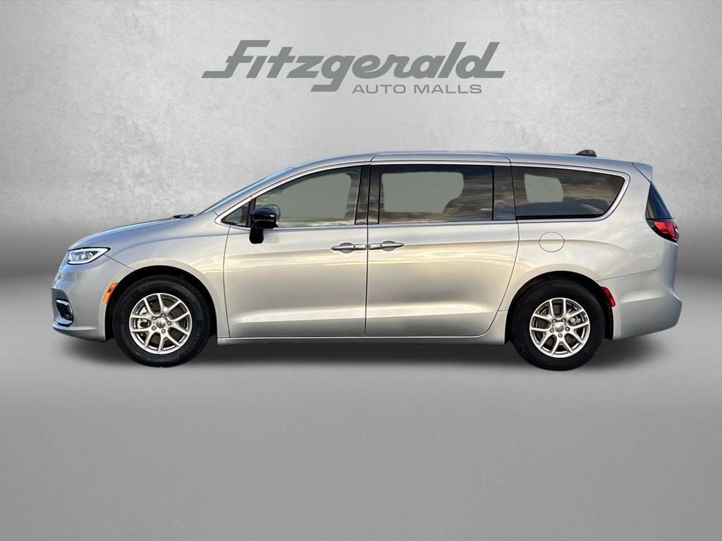used 2024 Chrysler Pacifica car, priced at $27,685