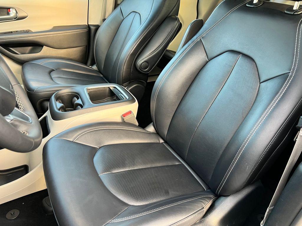 used 2024 Chrysler Pacifica car, priced at $27,685