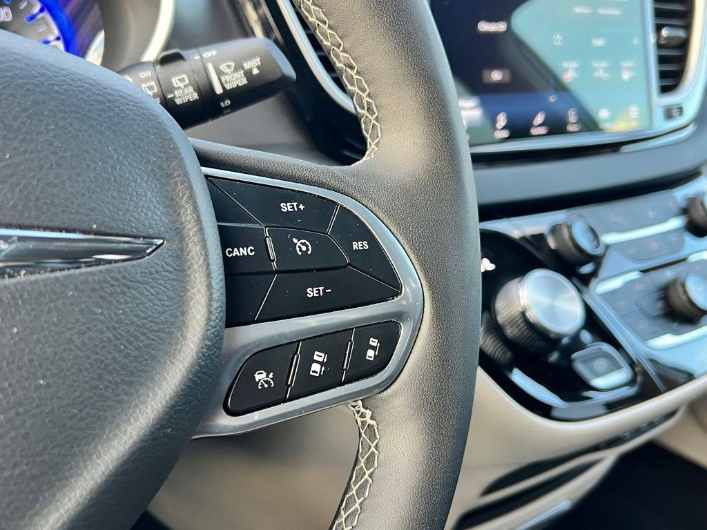 used 2024 Chrysler Pacifica car, priced at $27,685