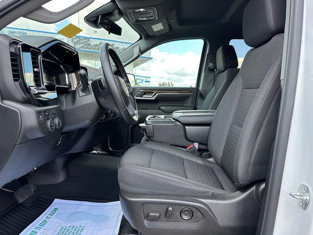 used 2025 Chevrolet Silverado 1500 car, priced at $40,885