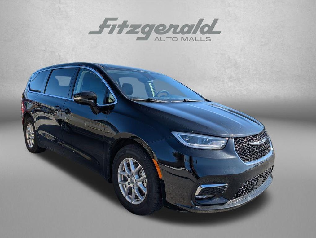 used 2024 Chrysler Pacifica car, priced at $27,485