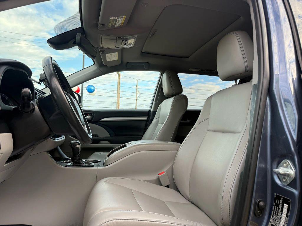 used 2019 Toyota Highlander car, priced at $21,250