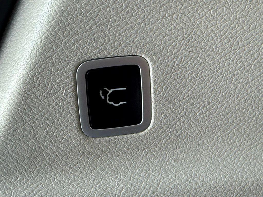 used 2018 Chrysler Pacifica car, priced at $14,499