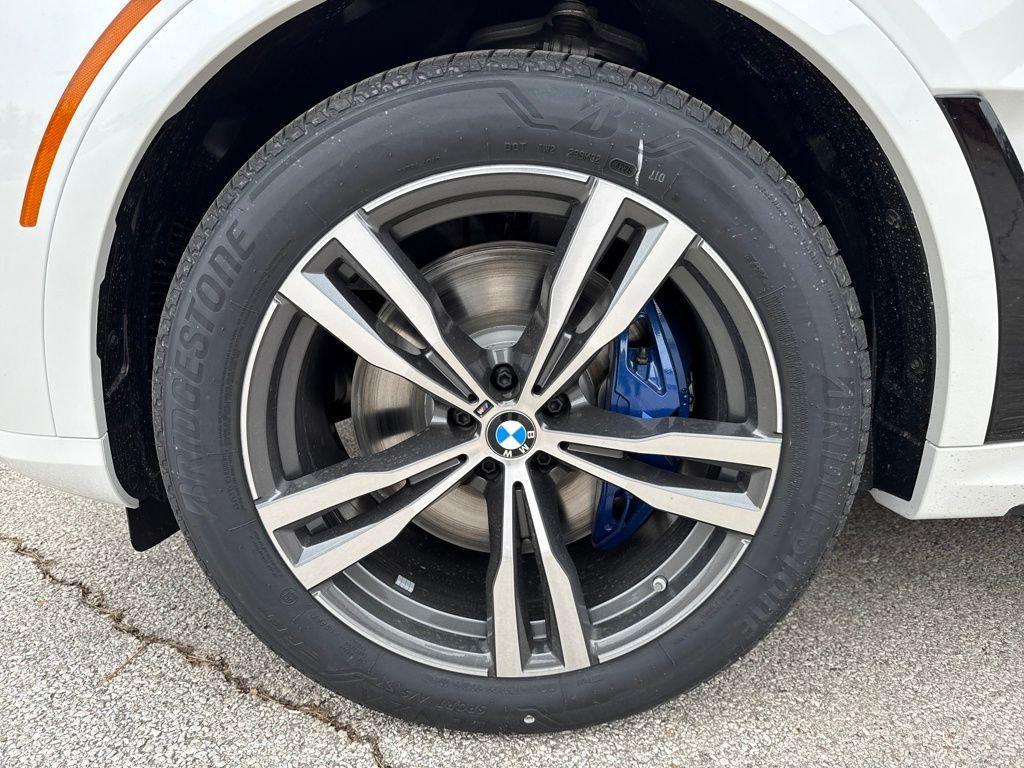 new 2026 BMW X7 car, priced at $100,040