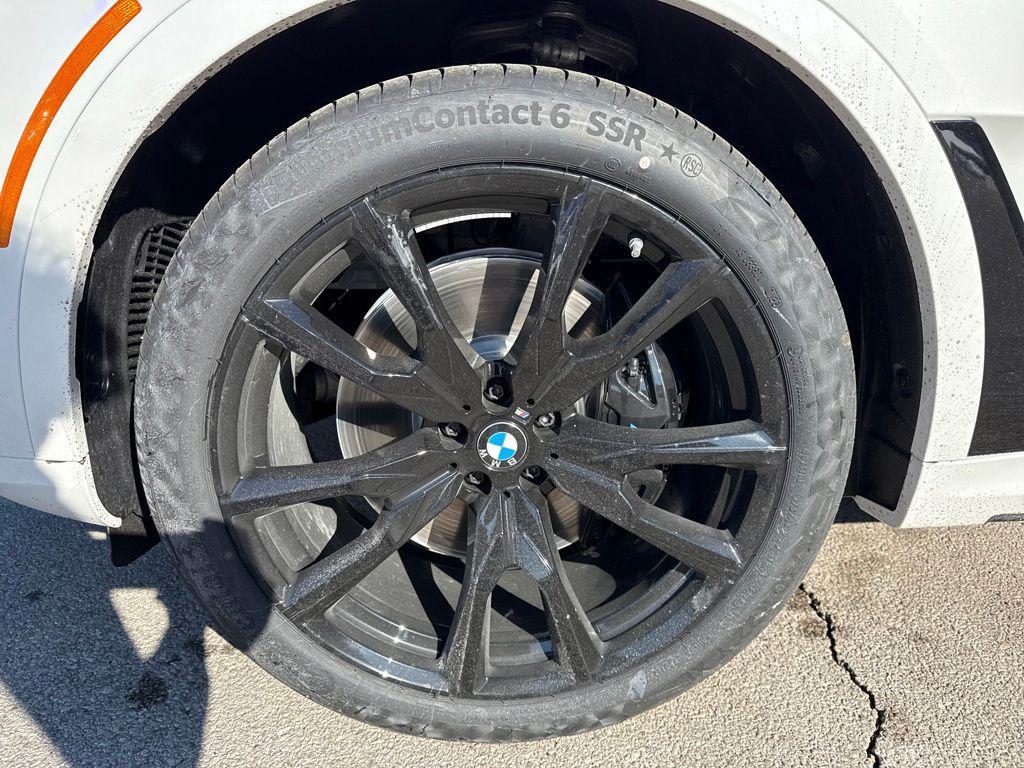 new 2026 BMW X7 car, priced at $102,255