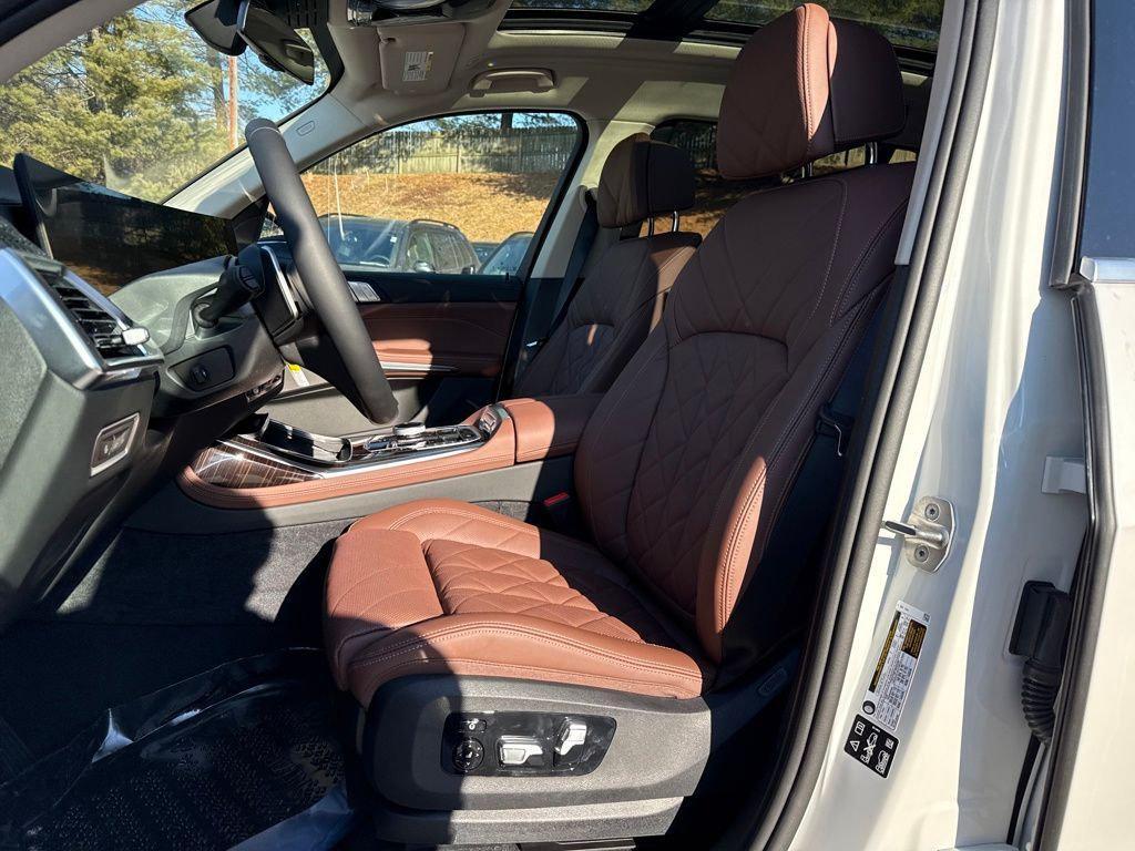 new 2026 BMW X7 car, priced at $97,240