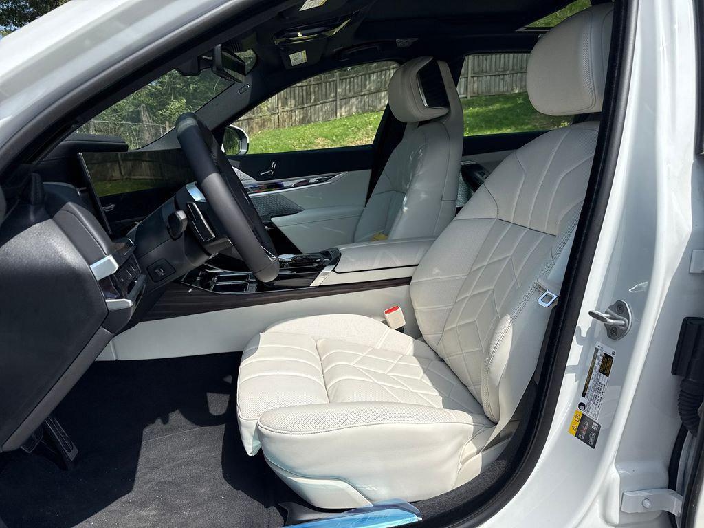 new 2026 BMW i7 car, priced at $143,910