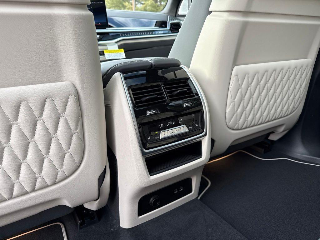 new 2026 BMW ALPINA XB7 car, priced at $162,075