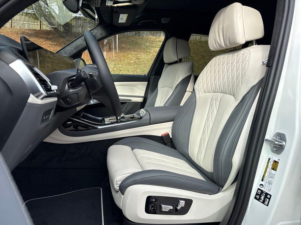 new 2026 BMW ALPINA XB7 car, priced at $162,075