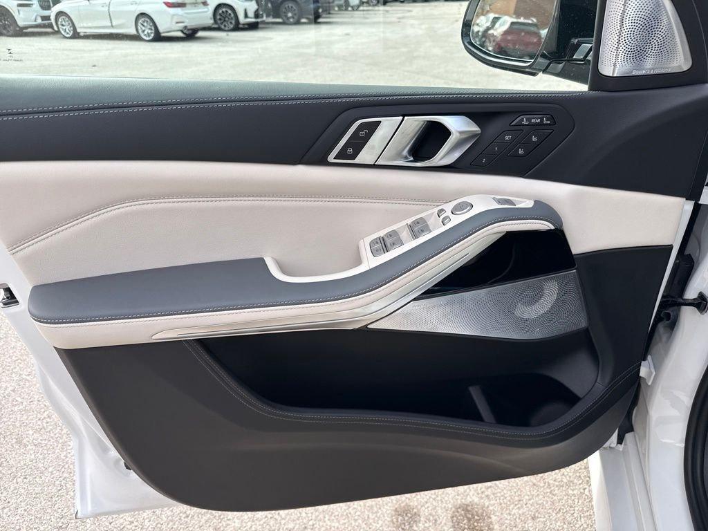 new 2026 BMW ALPINA XB7 car, priced at $162,075