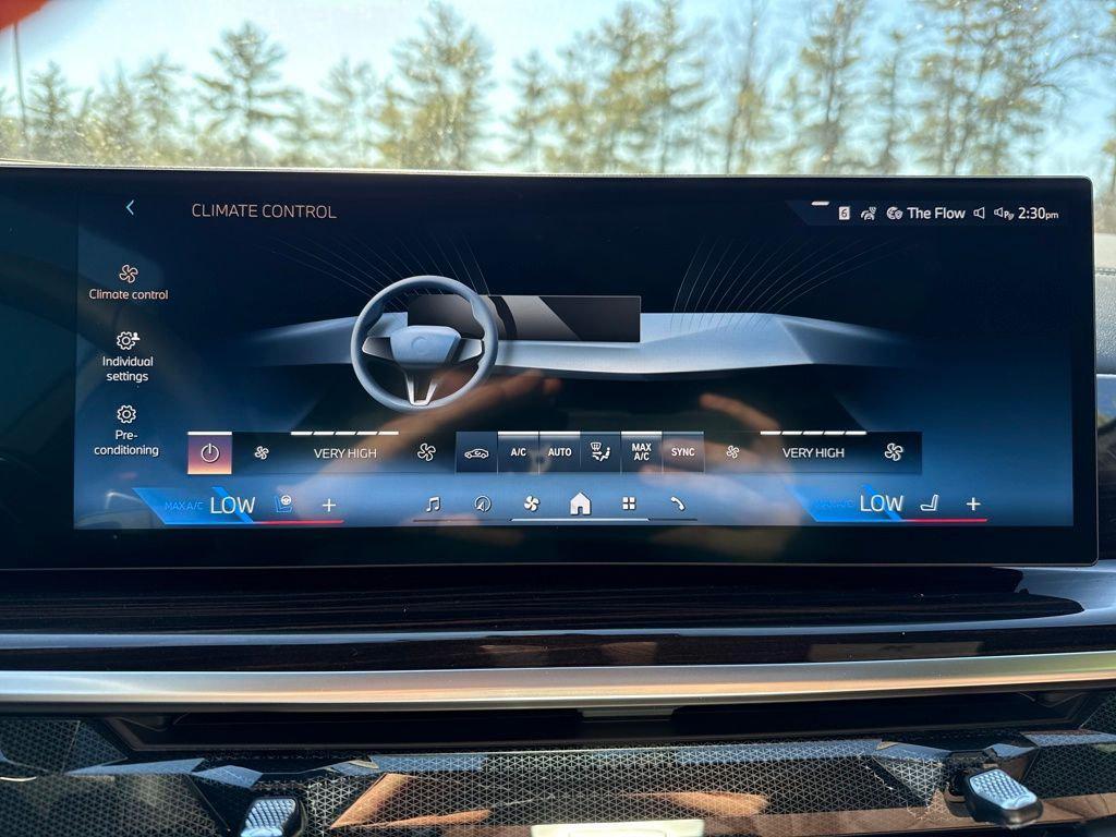 new 2026 BMW X7 car, priced at $100,040