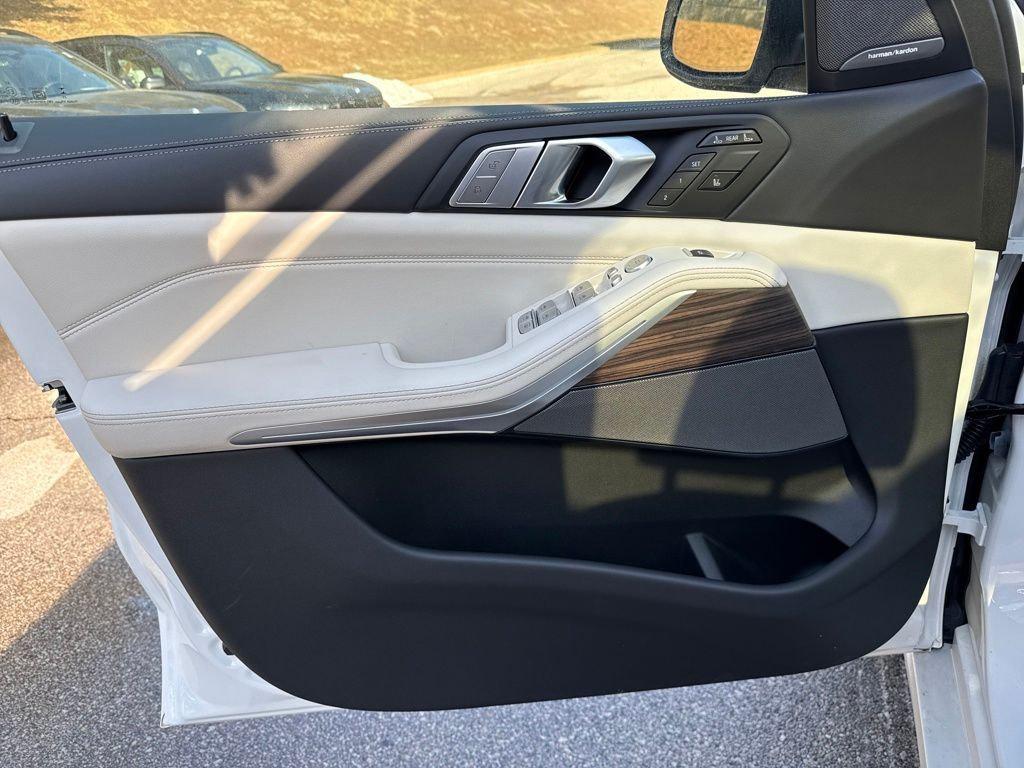 new 2026 BMW X7 car, priced at $97,360