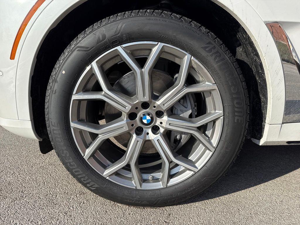 new 2026 BMW X7 car, priced at $97,360