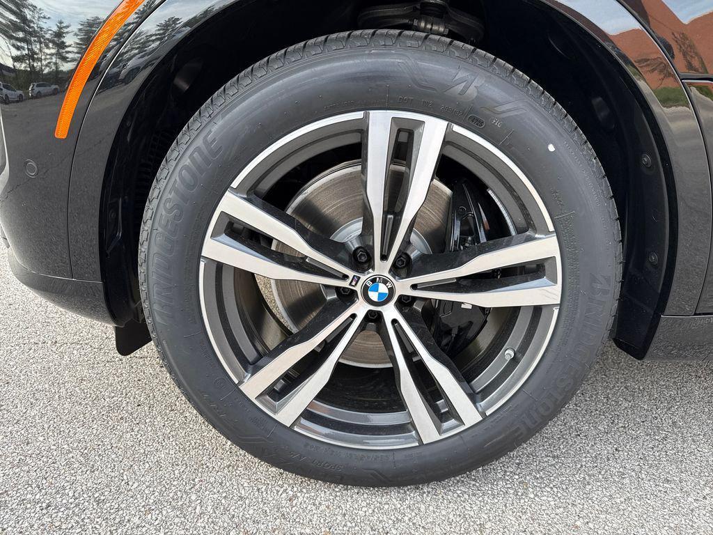 new 2026 BMW X7 car, priced at $101,310