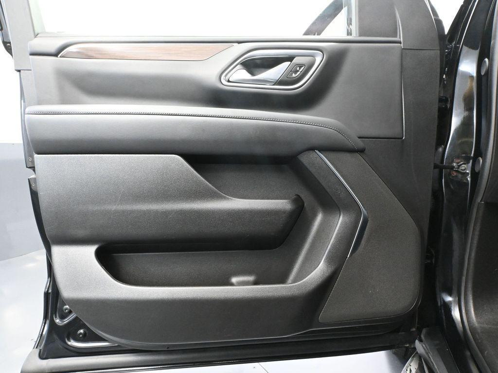 used 2024 GMC Yukon XL car, priced at $48,493