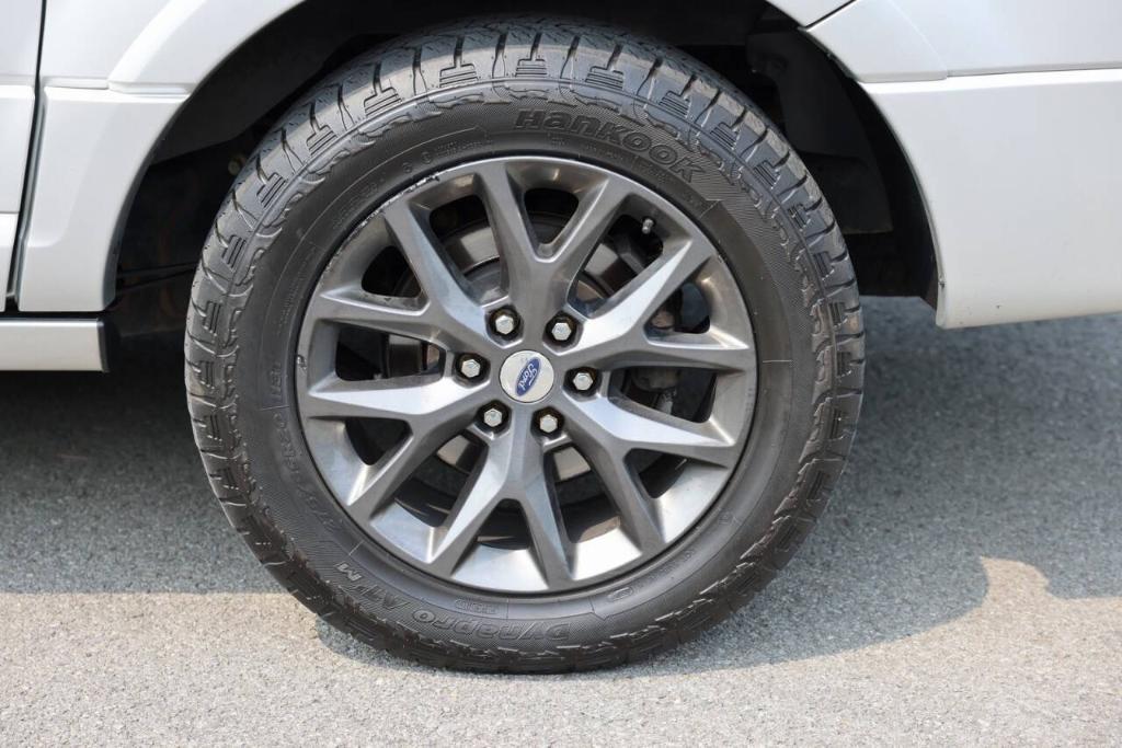 2017 Ingot Silver Ford Expedition EL