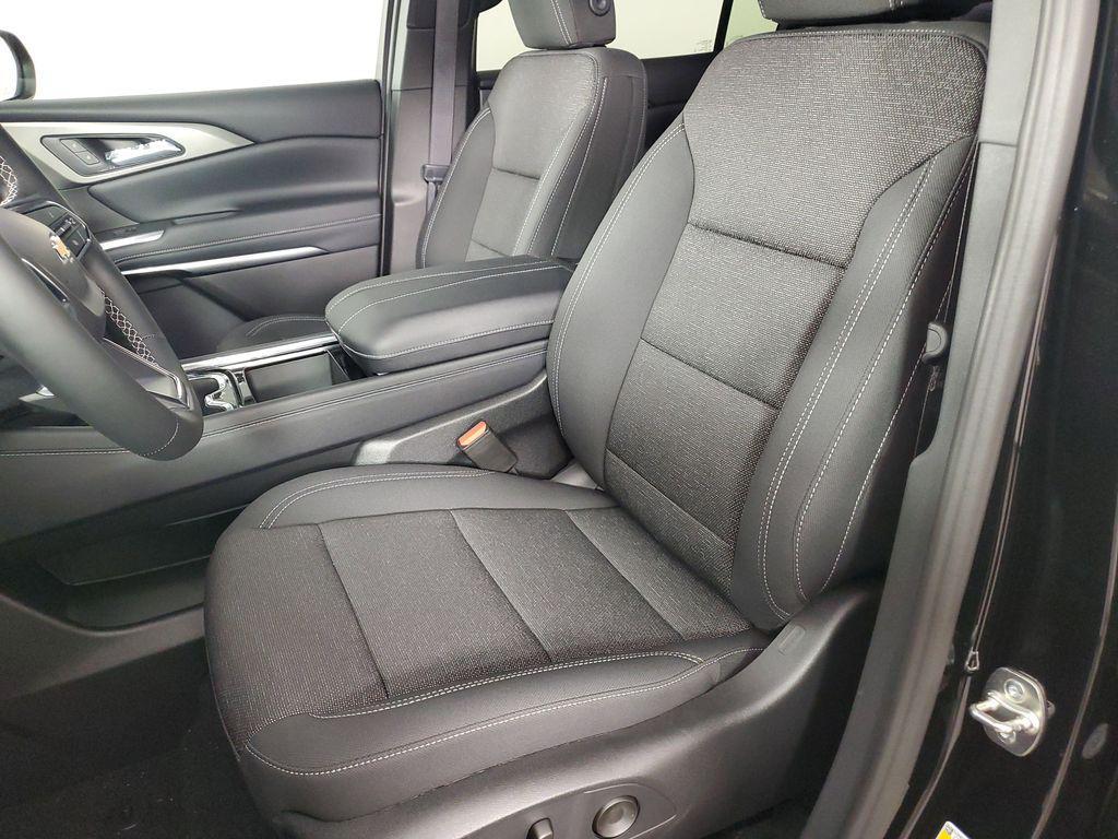 new 2026 Chevrolet Traverse car, priced at $43,220