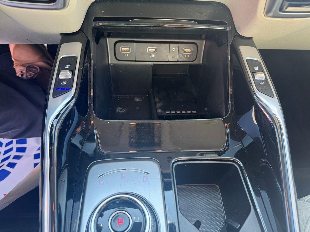 used 2023 Kia Sorento Hybrid car, priced at $33,167