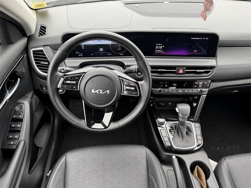 used 2025 Kia Seltos car, priced at $24,955