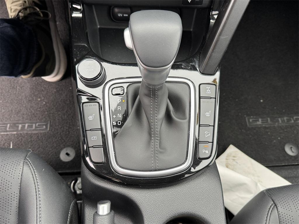 used 2025 Kia Seltos car, priced at $24,955
