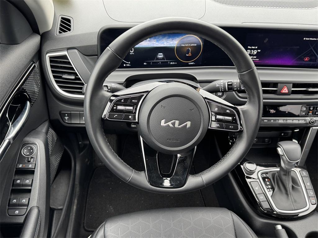 used 2025 Kia Seltos car, priced at $24,955