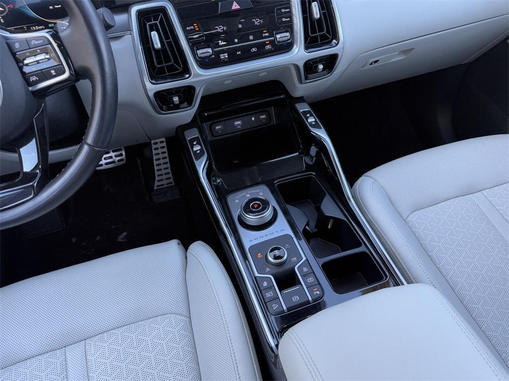 used 2022 Kia Sorento Plug-In Hybrid car, priced at $27,678