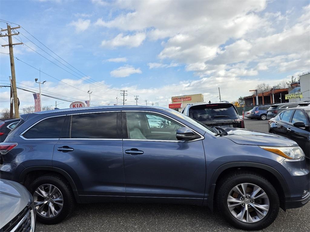 used 2015 Toyota Highlander car, priced at $18,544