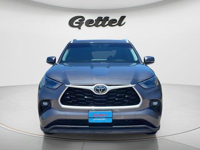 used 2022 Toyota Highlander car, priced at $31,360