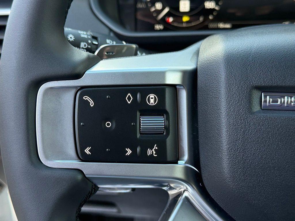 new 2025 Land Rover Discovery car, priced at $67,963