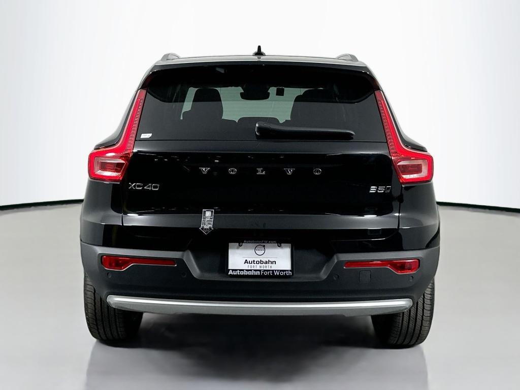new 2025 Volvo XC40 car, priced at $39,315