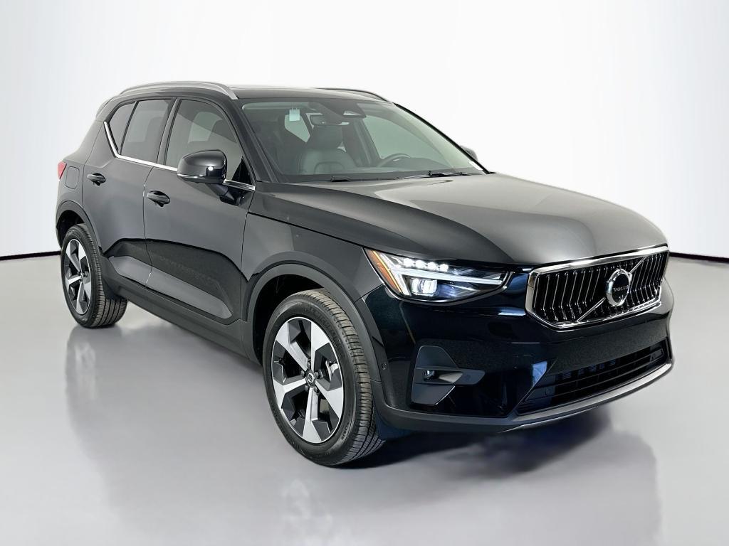 new 2025 Volvo XC40 car, priced at $39,315