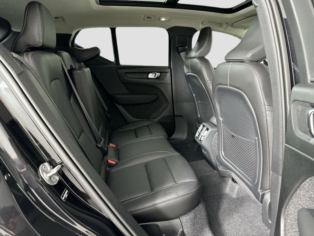new 2025 Volvo XC40 car, priced at $39,315