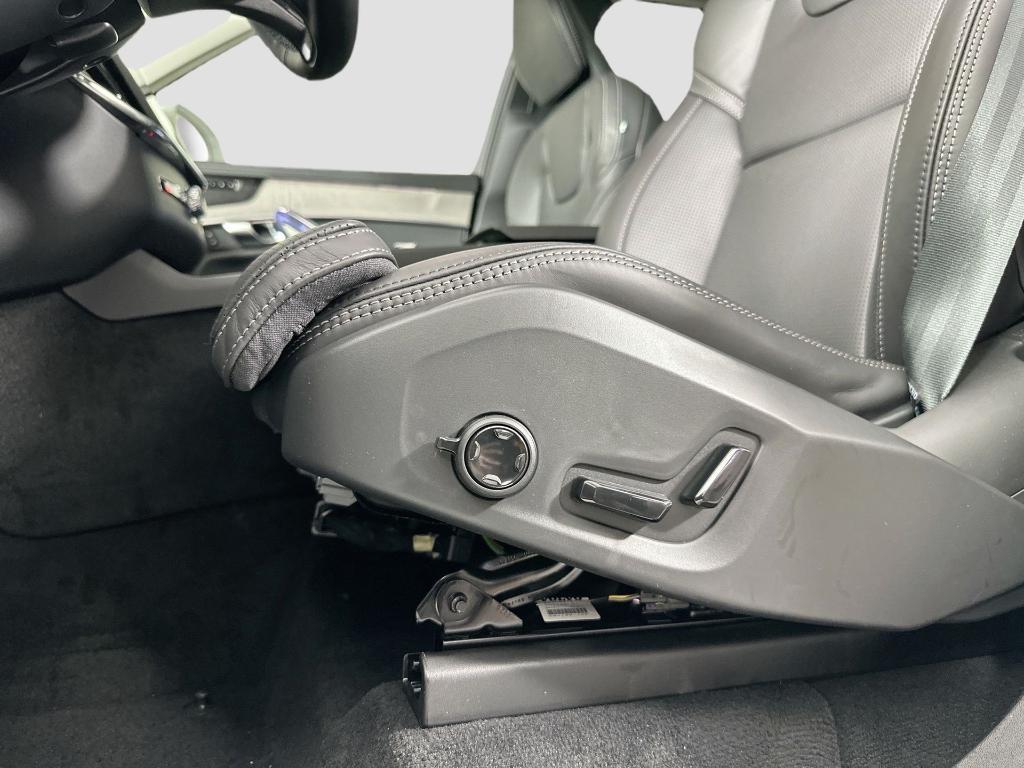 new 2025 Volvo XC90 Plug-In Hybrid car, priced at $70,405