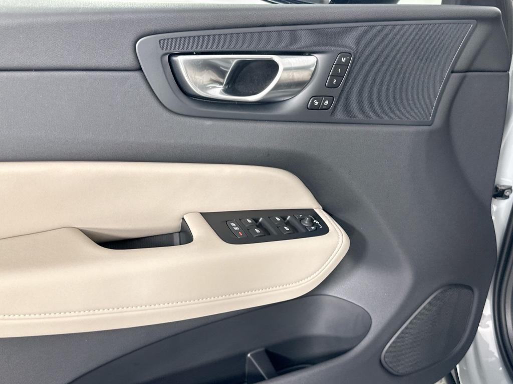 new 2026 Volvo XC60 car, priced at $57,985