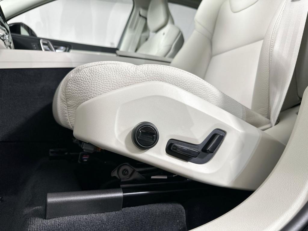 new 2025 Volvo XC60 Plug-In Hybrid car, priced at $52,435