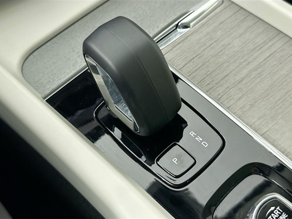 new 2024 Volvo XC60 car, priced at $40,875