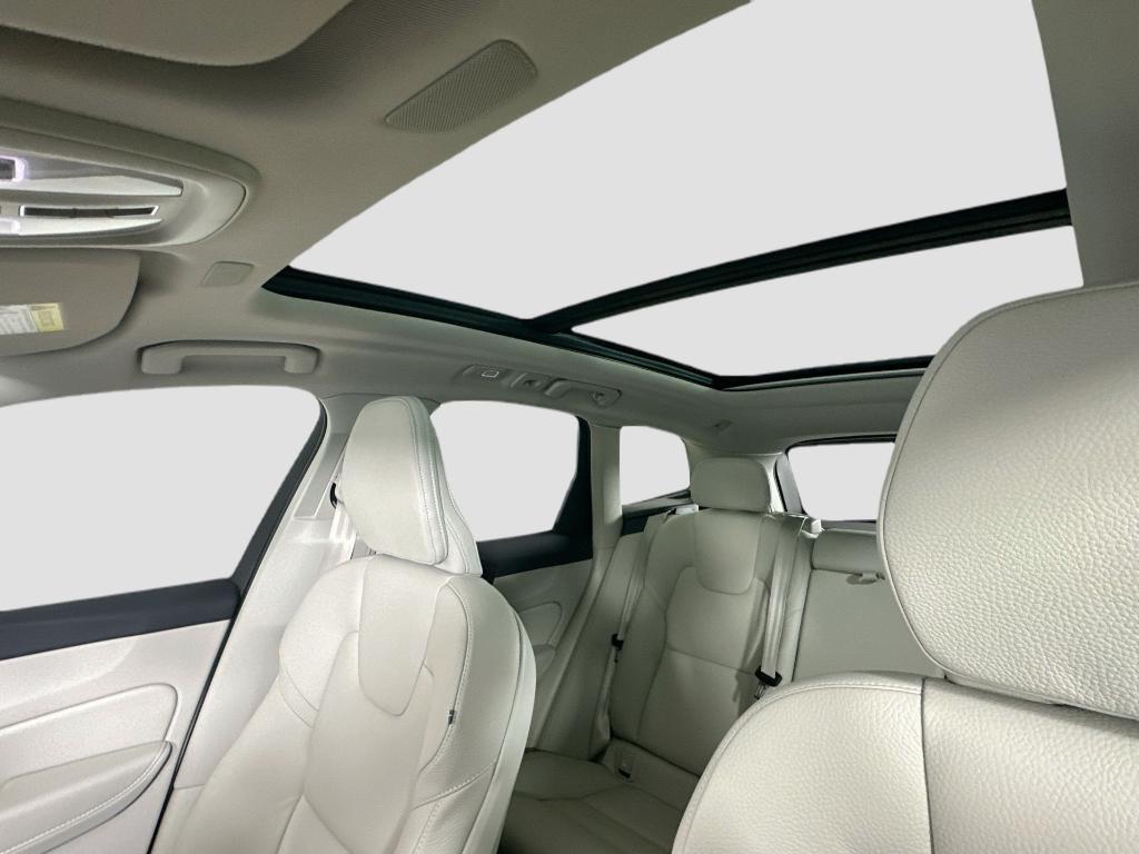 new 2024 Volvo XC60 car, priced at $40,875