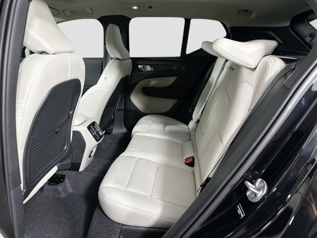 new 2025 Volvo XC40 car, priced at $39,315