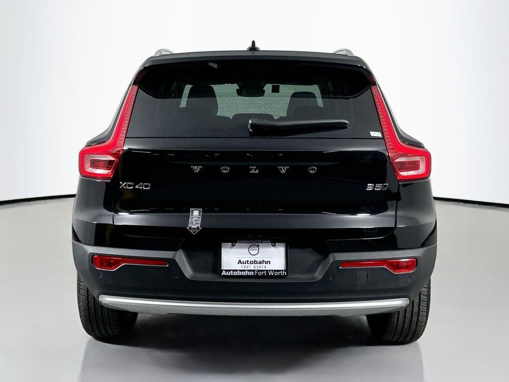 new 2025 Volvo XC40 car, priced at $39,315