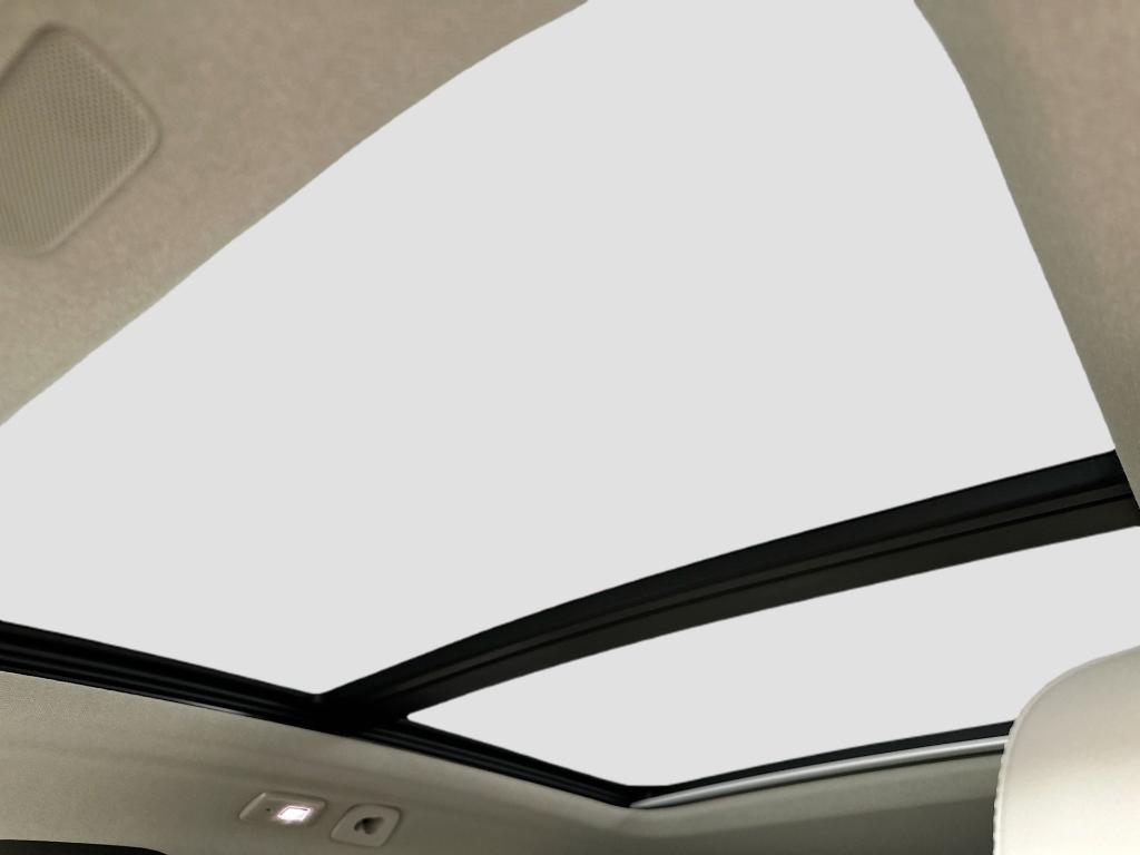 new 2025 Volvo XC40 car, priced at $39,315