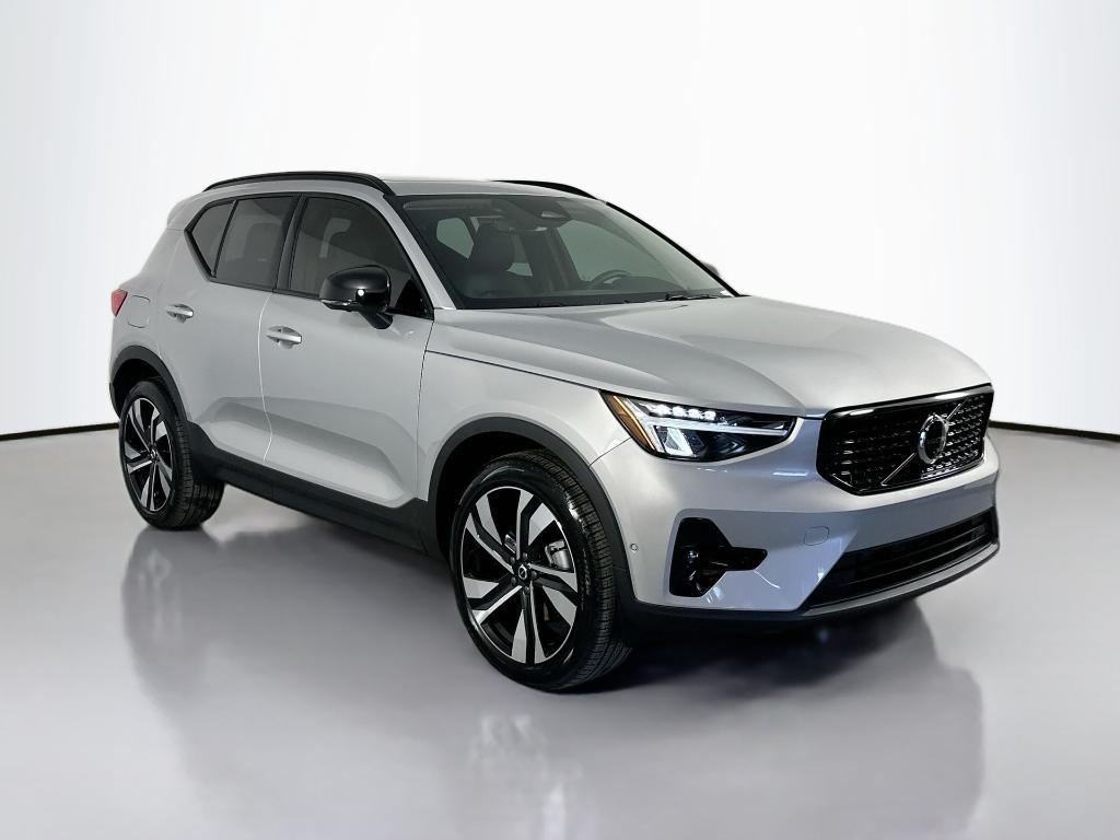 new 2025 Volvo XC40 car, priced at $39,820