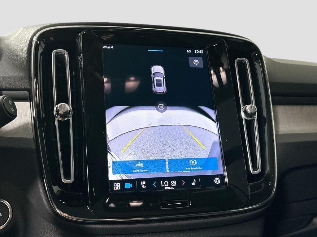 new 2025 Volvo XC40 car, priced at $39,820