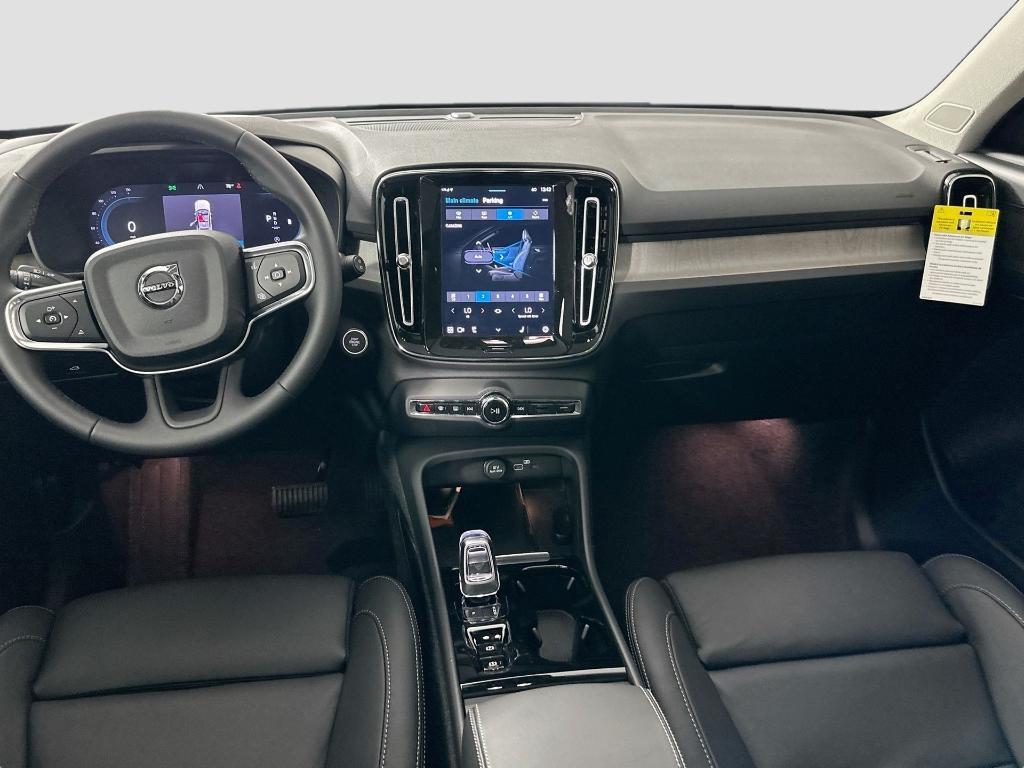 new 2025 Volvo XC40 car, priced at $39,820